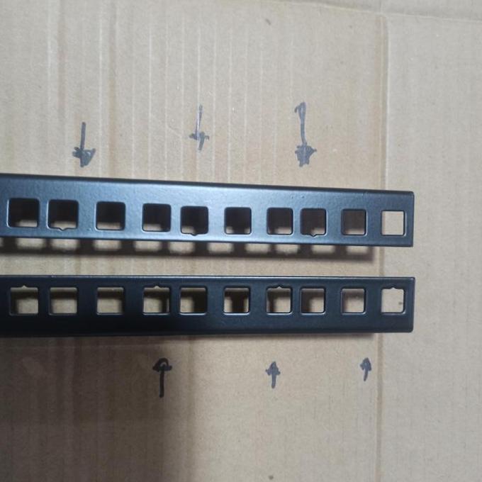 Besi Rel Rack Mounting 12 U - Minus akurasi tanda