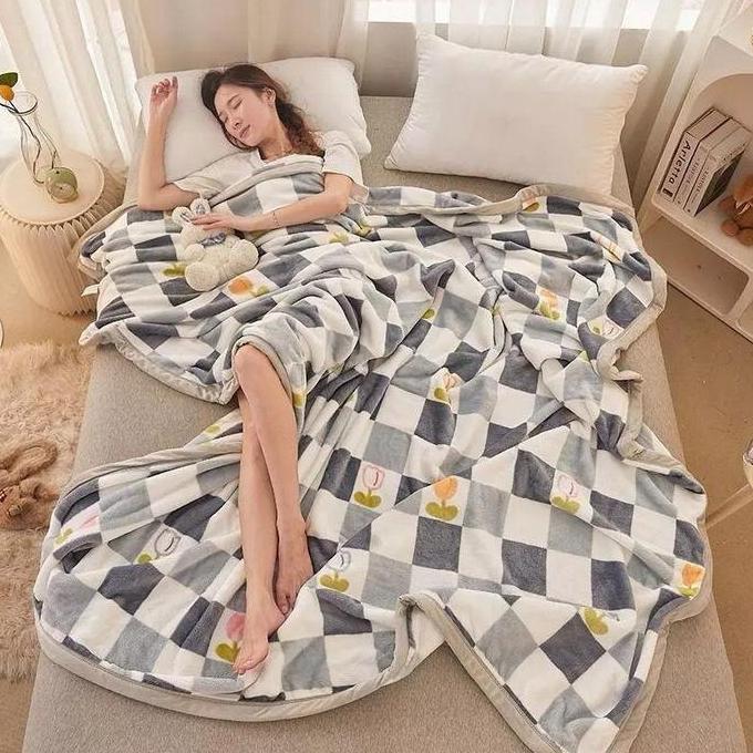 Selimut Bulu Halus Motif Kotak abu 150x200 Impor Termurah