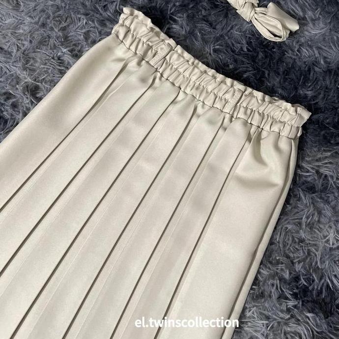 BELANJA SEKARANG TERDA Rok Plisket SemiWoll Premium Jumbo Polos Hitam Karet Panjang 92cm Lingkar Pin