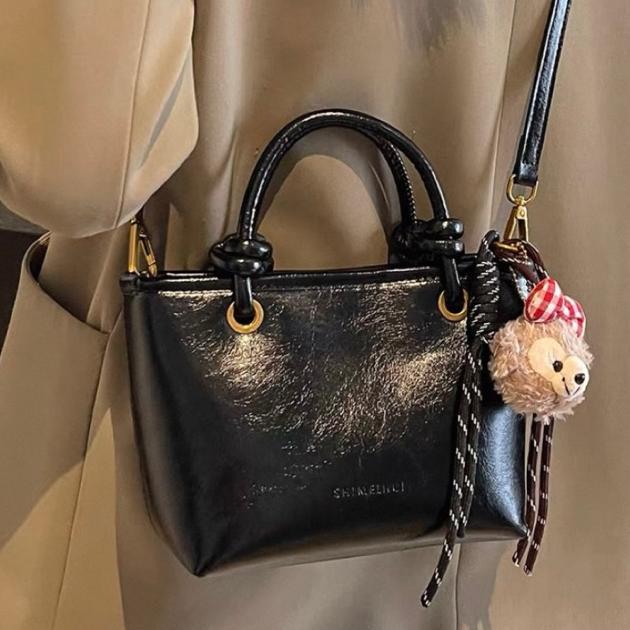 Murah Maghi.Id - Aila Bag | Free Gantungan Boneka | Hand And Sling Bag | Tas Wanita Selempang