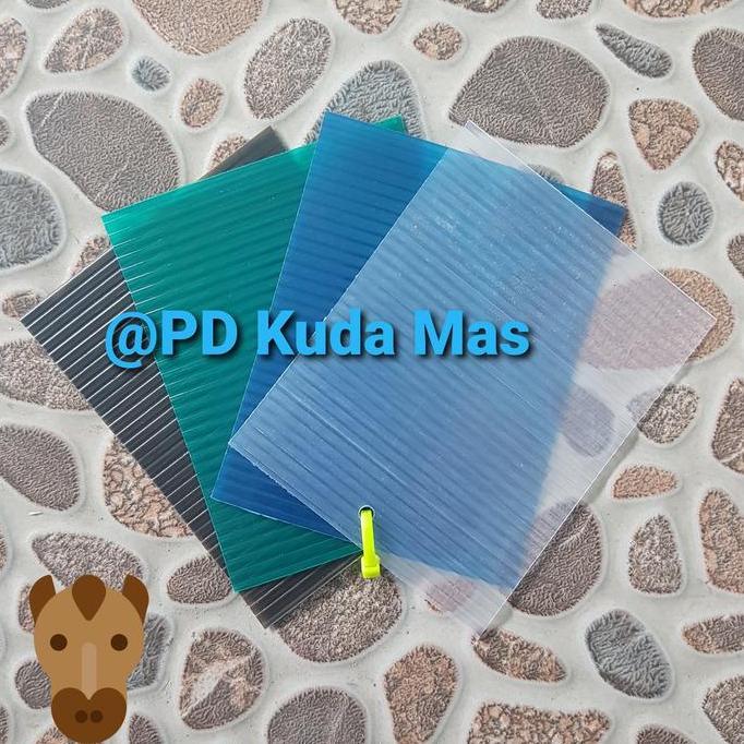 Plastik / Fiber Pagar 0,8 mm Motif Garis (1 meter)