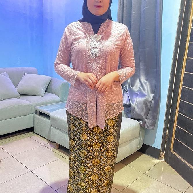 Kebaya Kartini modern wisuda dress