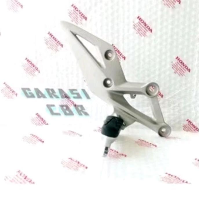 PIJAKAN KAKI DEPAN CBR 150R FACELIFT - FOOTSTEP DEPAN CBR 150R - FOOTSTEP FRONT ASSY CBR 150R TERMUR