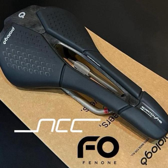 PROLOGO SCRATCH M5 PAS TIROX 140MM HARD BLACK SADDLE / SADDLE PROLOGO 140 RAIL TITANIUM HARD BLACK