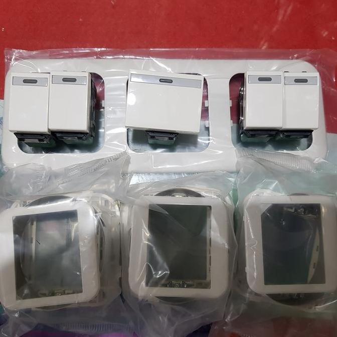 BEBAS ONGKIR - Saklar indikator LAMPU Panasonic 3Gang isi 5mata Saklar Wide Series