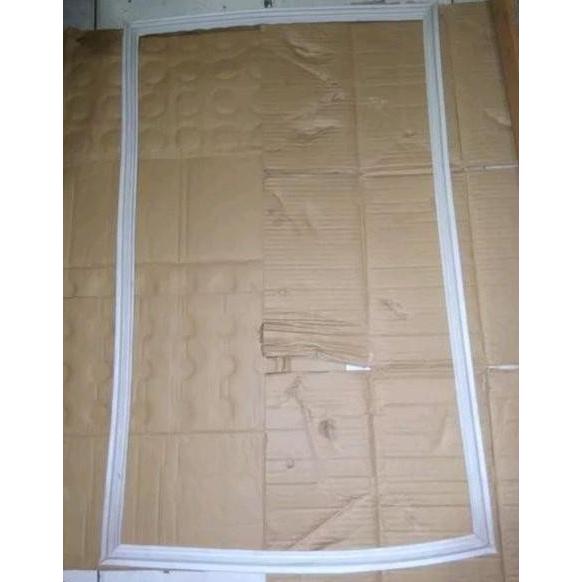 KARET GASKET PINTU FREEZER TOSHIBA 6 RAK  JEPIT 108 X 50 CM RG27