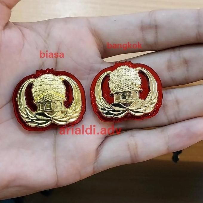 pin korpri emas bangkok dilapis acrylic merah magnet pin korpri tumpuk mika acrylic merah kualitas p