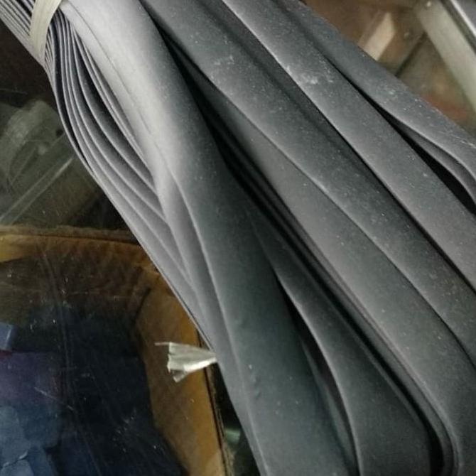 karet plint aluminium hitam 6meter