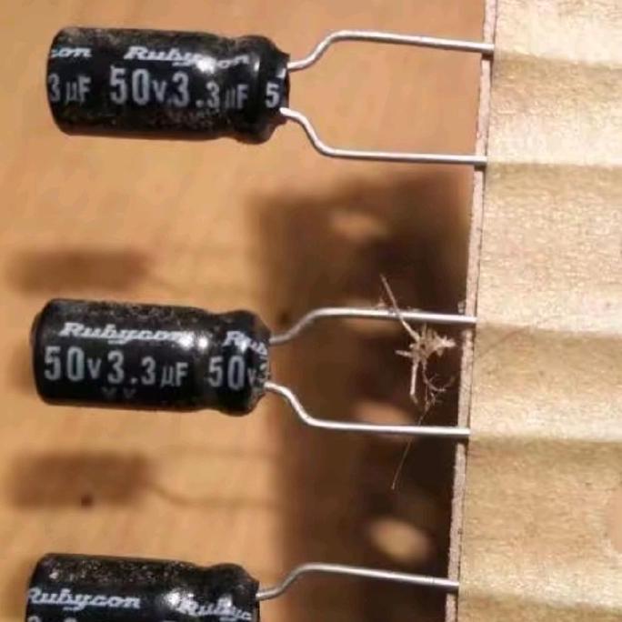 ELKO ELCO 3,3UF 3,3 UF 50V 3.3UF/50V 3.3 UF 3.3UF / 50V RUBYCON HITAM SAF12
