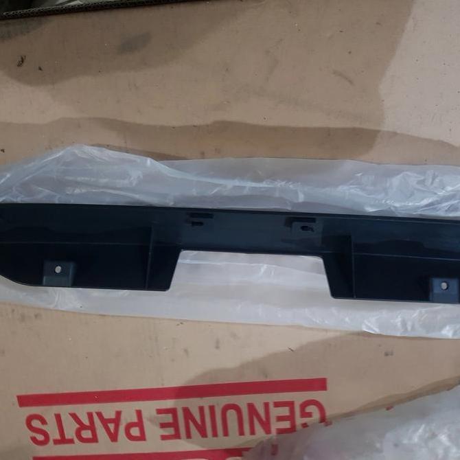 Garnish Pintu Bagasi Mobil Panther Capsul