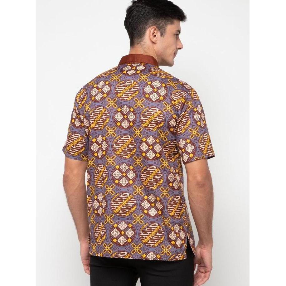 Arjuna Weda Hem Batik Pria Motif Jlamprang Isi - Body Fit | Bahan Katun | Lengan Pendek | Kantong De