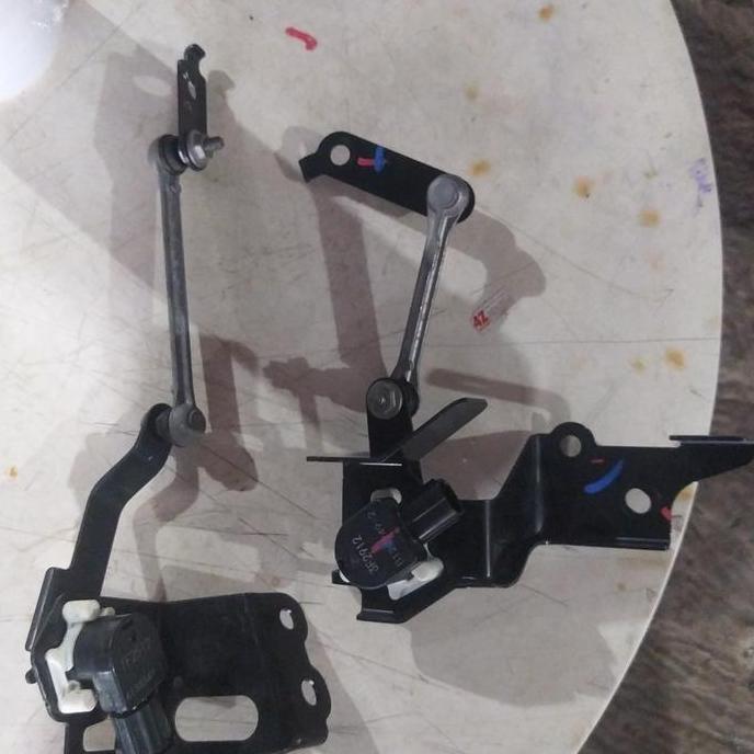 sensor suspensi / auto leveling lampu depan pajero sport