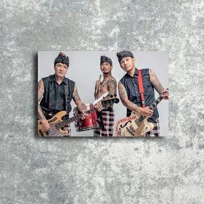 POSTER DINDING MUSIK SUPERMAN IS DEAD FB27
