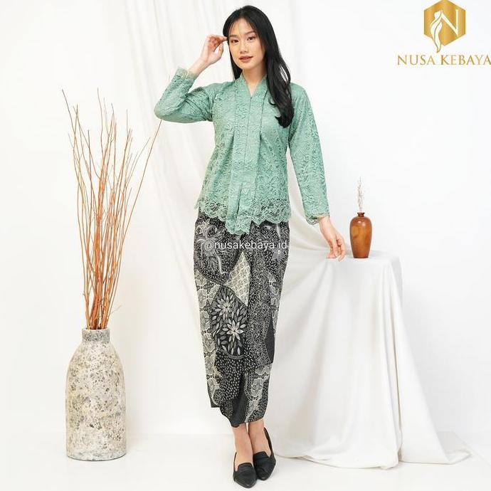 NUSA KEBAYA Setelan Kebaya Widuri Model Kartini Bahan Brokat Rok Lilit Batik Kebaya Floy Brokat  Ele