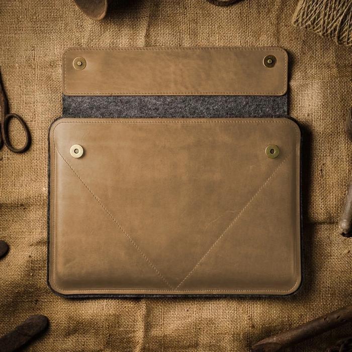 Laptop Case UNISEX CUSTOM / Wool Blend Felt + Faux Leather / Essential Pack (Hazel)