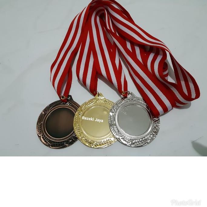 Satu Set Medali Mendali Logam Medali Emas Perak Perunggu Plus Tali