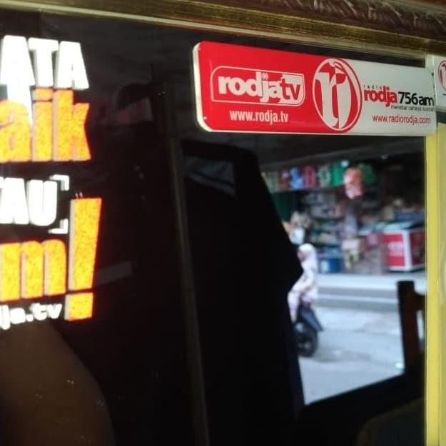 Sticker radio & tv rodja ( embos coating) Uk. 2,5 x 10,5cm