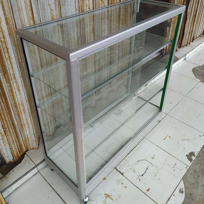 etalase kaca 1 meter