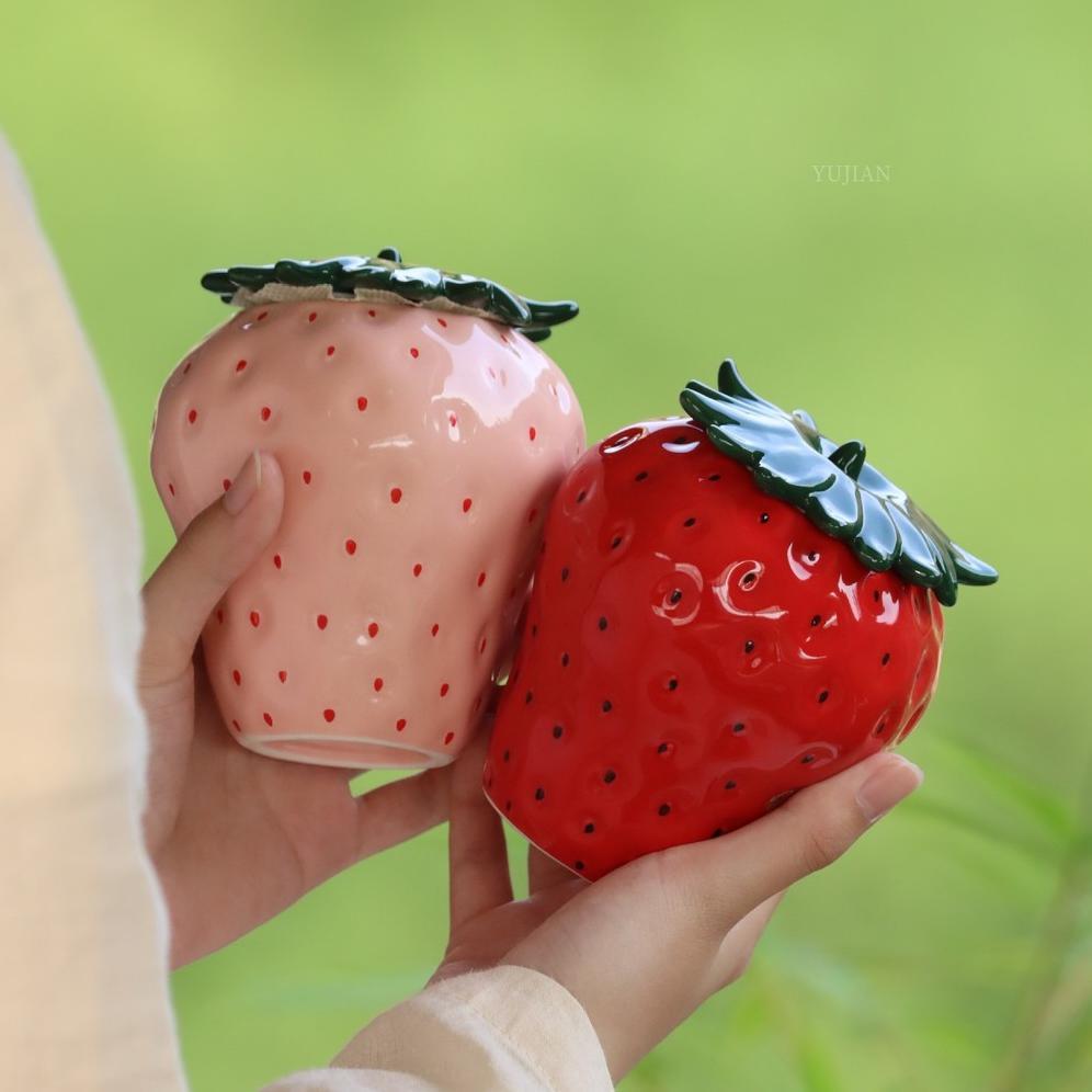 Toples Keramik Lucu Bentuk Strawberry / Toples Penyimpanan / Toples Permen