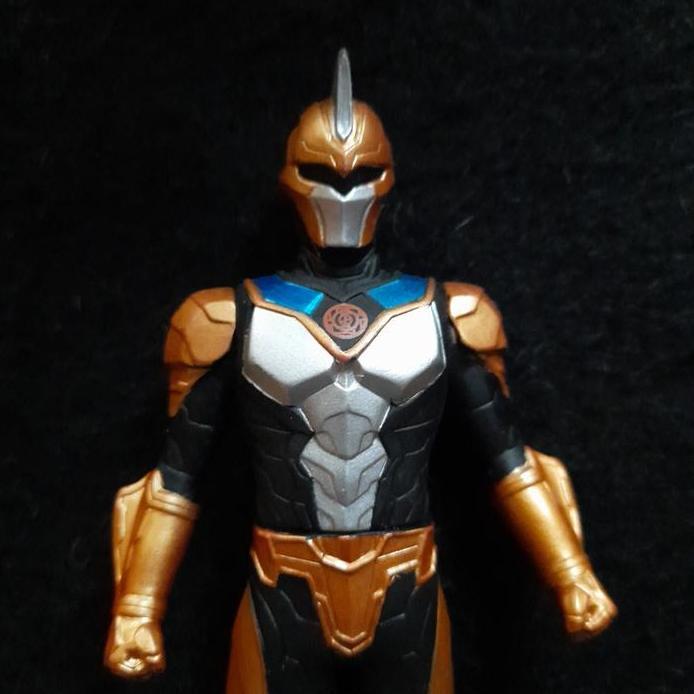 Bandai 14 Cm Ultra Monster Series Absolute Titan