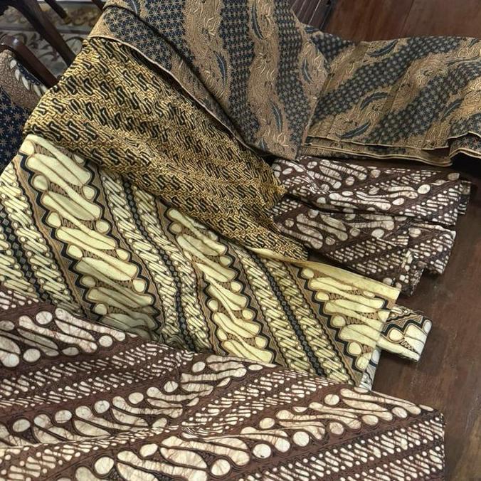 Kain Batik Jarik Solo Stok Toko Lama Sudah Ada Wirunya Bisa Dijadikan Jarik atau Bahan Busana Batik 