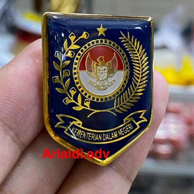 pin kemendagri pin logo kemendagri kuningan magnet murah