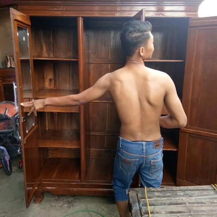 Lemari Pakaian Baju 3 Pintu Kayu Jati Double Hambalan