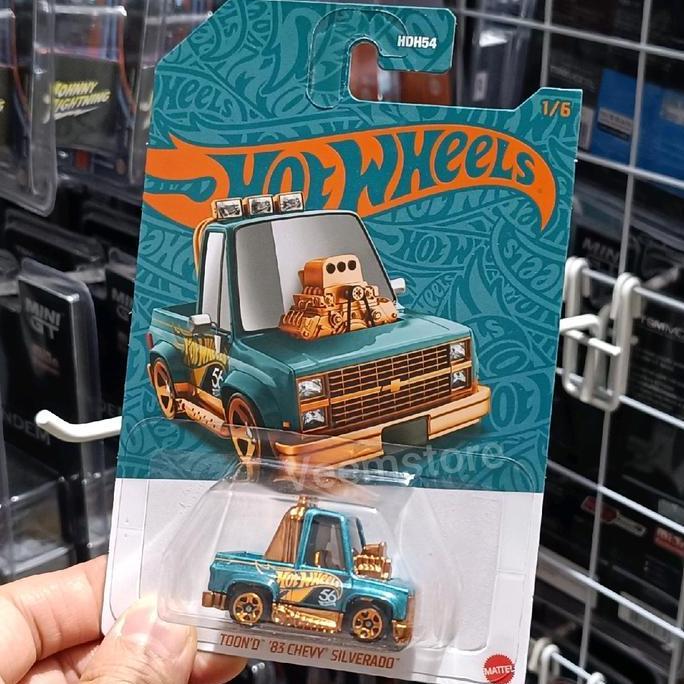 Hotwheels 1:64 Tooned Chevy Silverado 56th Anniversary [Original Mattel] Pearl & Chrome