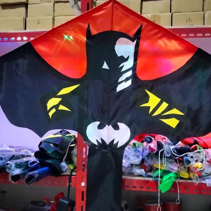 layangan kain motif Batman