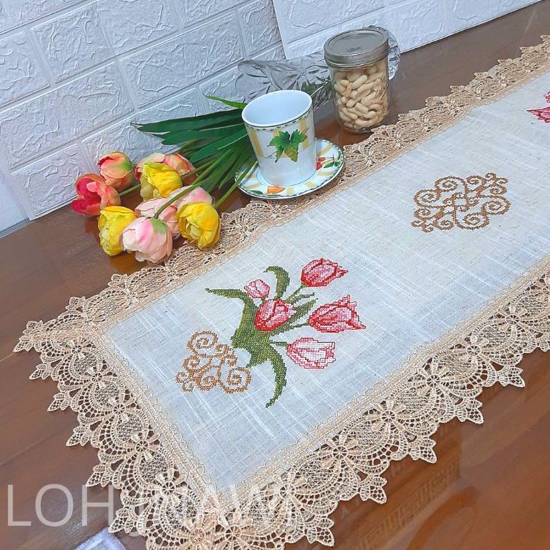 Taplak Meja Tamu Sulam Strimin Kruistik Panjang 40x100 cm Table Runner Shabby Chic Motif Bunga Premi