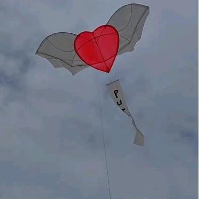 Layangan Love Viral 80Cm Harga Termurah