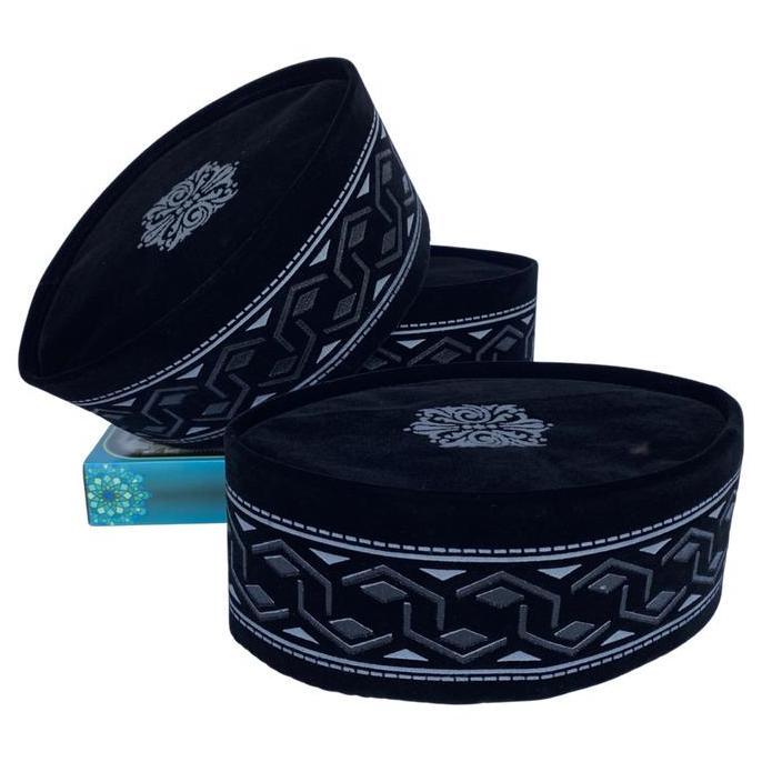 Otokonoko- Al-Quds Peci Hitam Motif Batik Anak Dan Dewasa Bahan Bludru Royal Nyaman Anti Bau Keringa