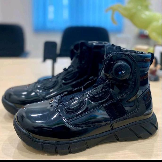 Sepatu Midtrack Webest Kilap