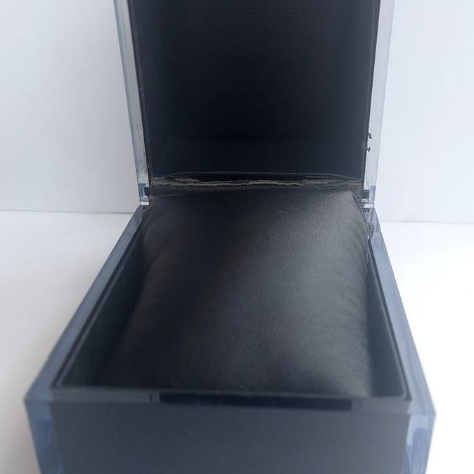 BOX JAM TANGAN KOTAK JAM TANGAN ORIGINAL FRENCH CONNECTION FCUK UNTUK KADO