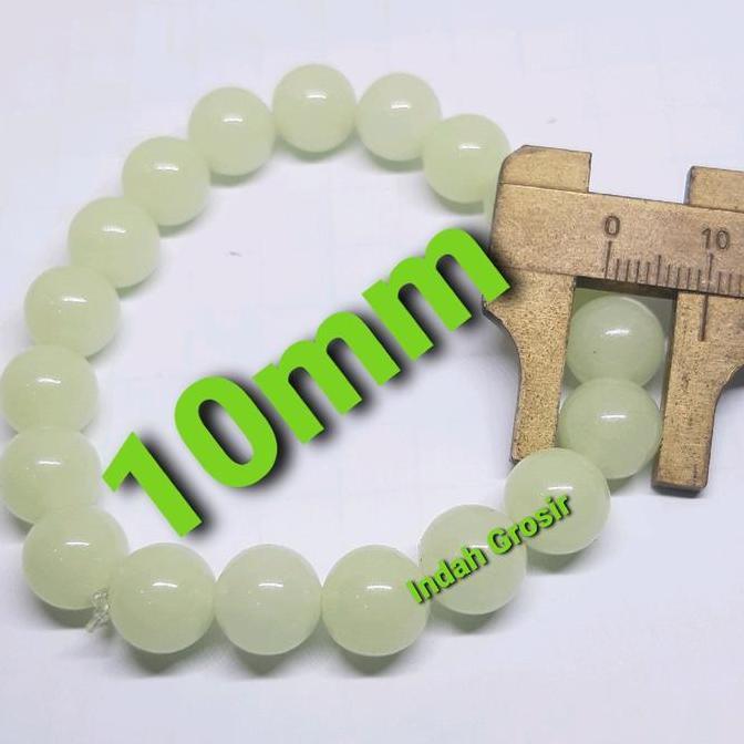Gelang Batu Menyala  Di Tempat Gelap