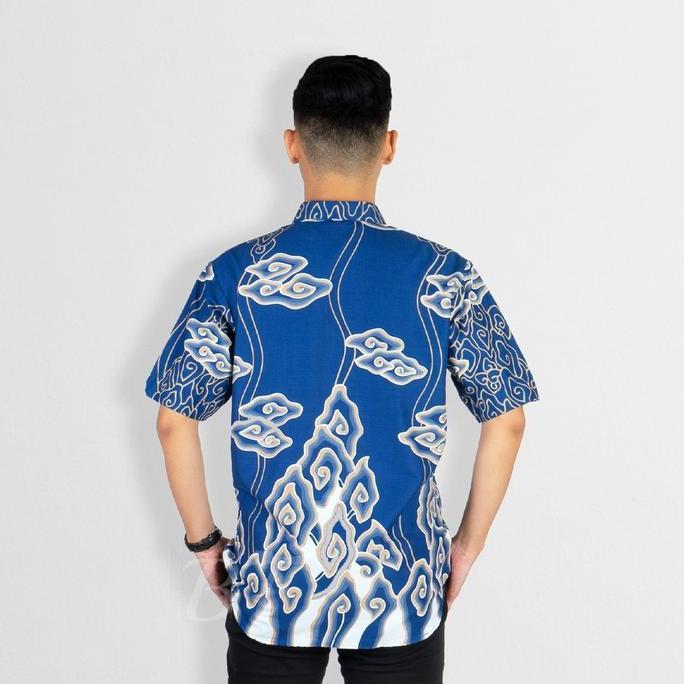 BATIK TRUSMI Kemeja Lengan Pendek Hem Pria Batik Tulis Premium Motif Mega Mendung Langit Biru Katun 