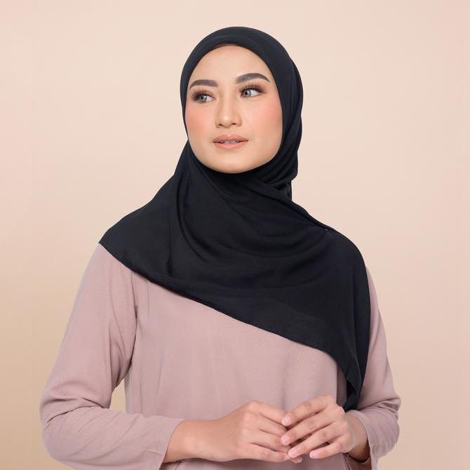 Naysillia_T - Zm Zaskia Mecca - Sana Black Hijab Polycotton Hitam - Kerudung Segi Empat Square Lembu