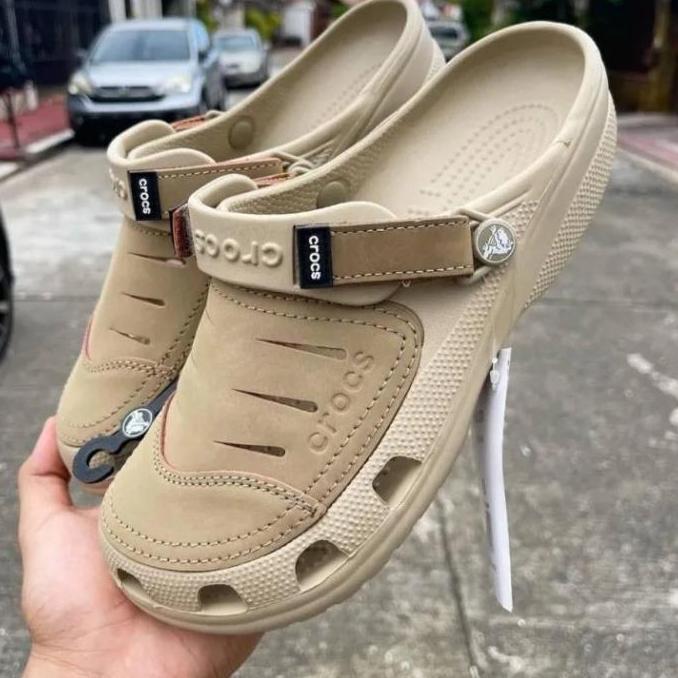 Sandal Pria CROCS YUKON ORIGINAL LM