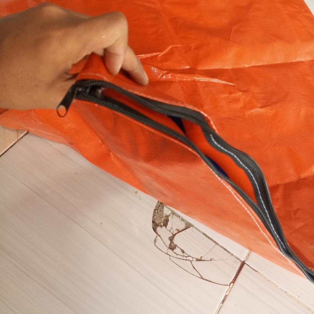 Promo Cod Tas Karung Kurir Terpal / Tas Paket  Serbaguna Berresleting Warna Oren Anti Air ><