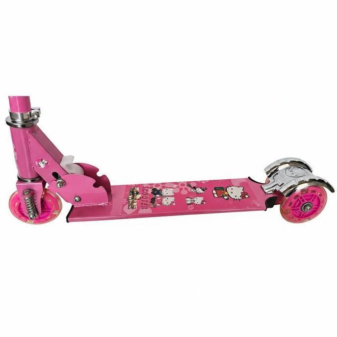 Skuter Otoped Roda Tiga Warna Pink untuk Anak-anak Aman Nyaman dan Mudah Digunakan Cocok untuk Berma
