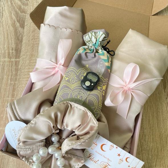 TERBARU SYALUNA - Hampers Mukena Dewasa Kado Mukenah Mewah 2 in 1 Gift Box