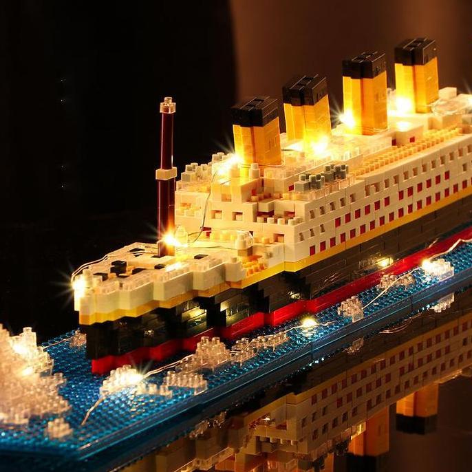 Mainan kapal Titanic 6000 pcs Mini Bricks Model Titanic Cruise Ship