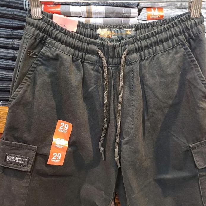CELANA PENDEK CARDINAL CASUAL REGULER HITAM