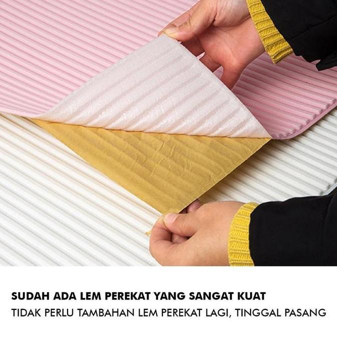Paus Biru - Wallpaper Sticker Dinding Foam Motif 3D Dekorasi Kamar / Plafon Tekstur Kayu Log 70x70CM