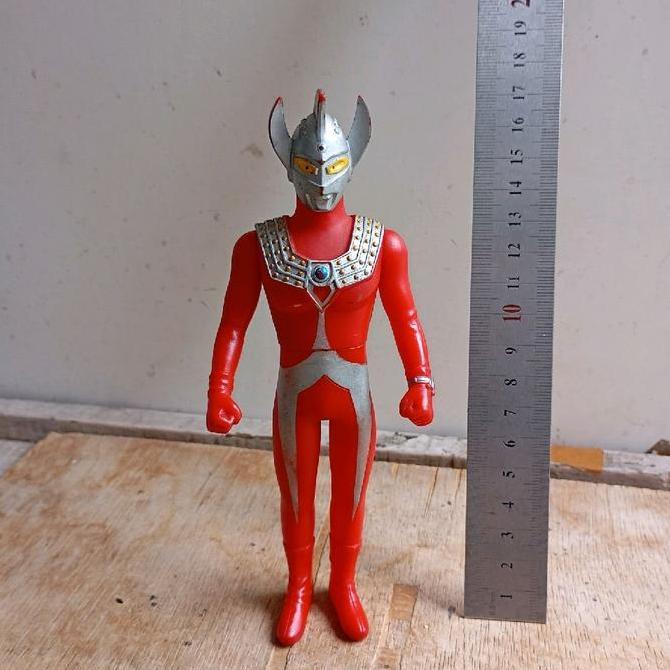 FIGURE ULTRAMAN TARO BANDAI 2000 CS99