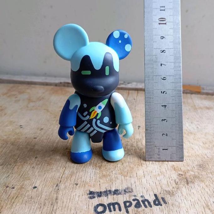 FIGURE KARTUN VIOLENT BEAR QEE CS99