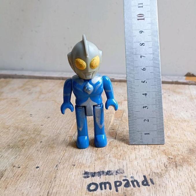 FIGURE ACTION ULTRAMAN COSMOS BIRU CS99