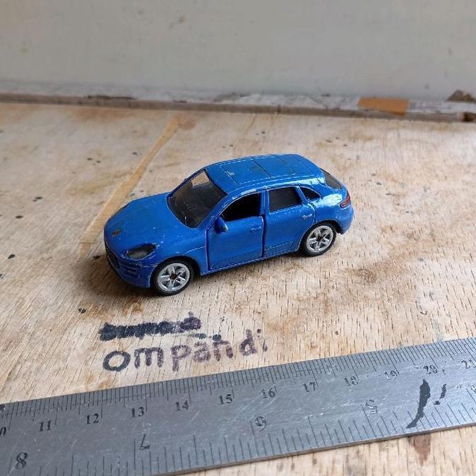 DIECAST REALTOY MOBIL PORSCHE MACAN TURBO CS99