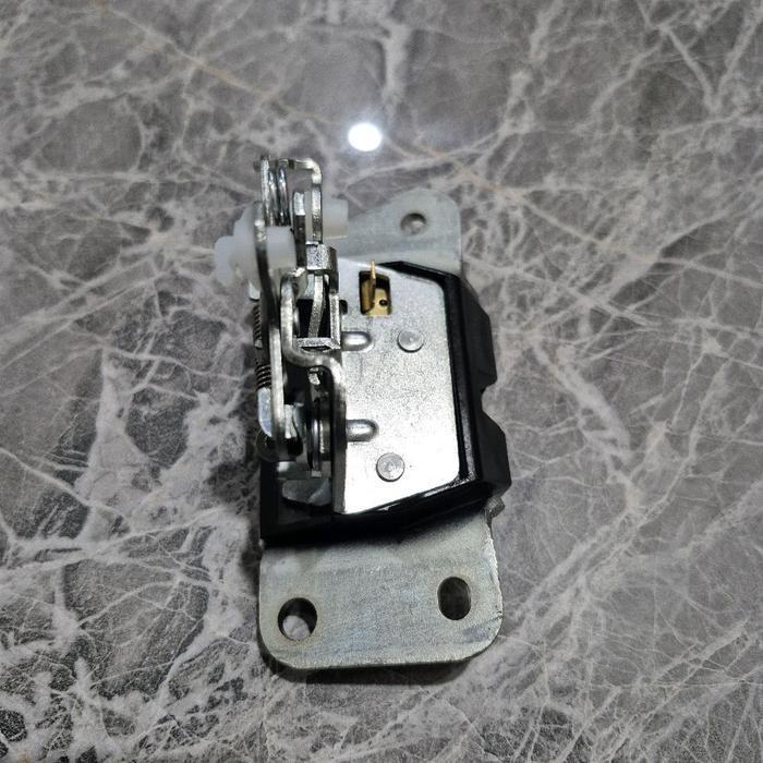 Door Lock Doorlock Bagasi Buka Ke Atas Mitsubishi Kuda 2002 2006 Original Dan Terpercaya