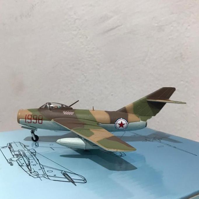 Diecast pesawat Mig15 skala 1:72